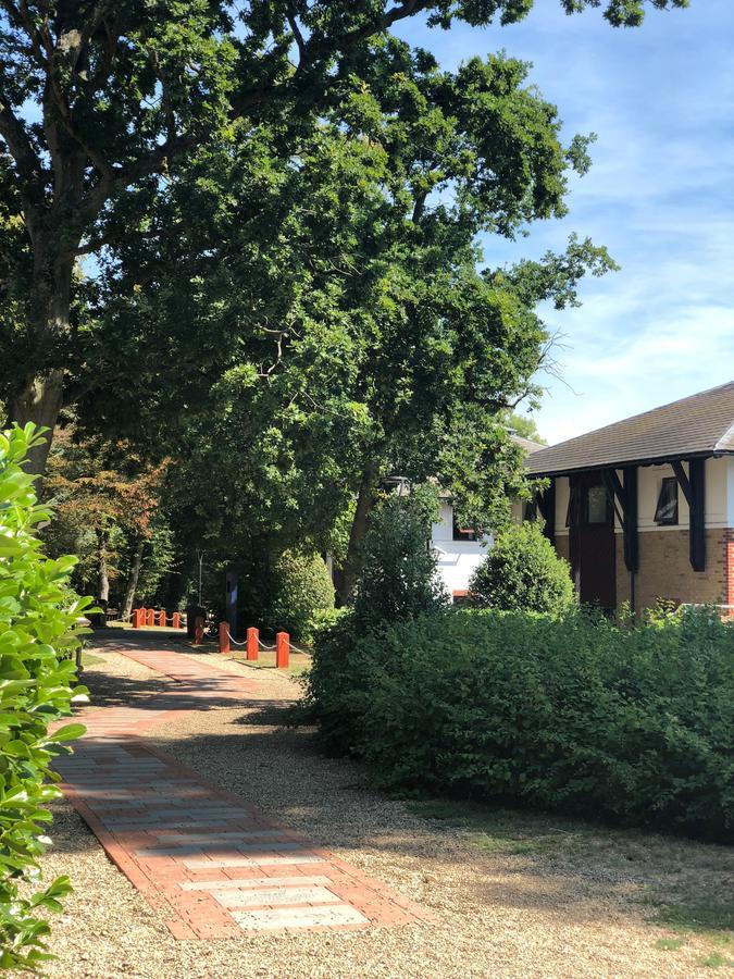 Hotel Gilwell Park Chingford Exterior foto